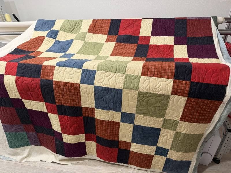 Nine-patch quilt in earth tones on longarm